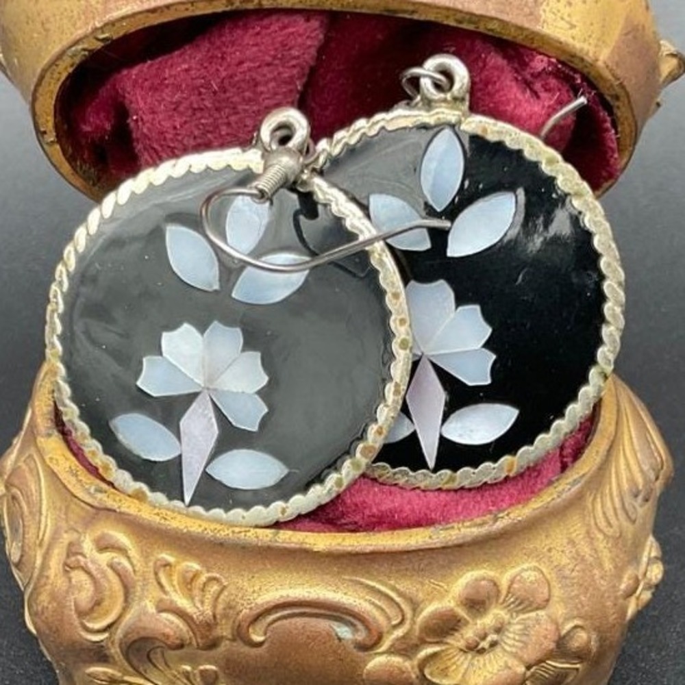Vintage Alpaca Mexico Dangle‎ Earrings – Inlaid Mother Of Pearl Floral Design 2"